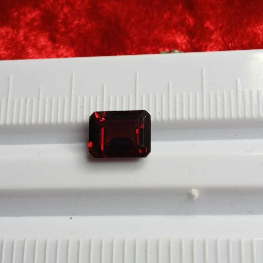 Elegant Rhodolite Garnet Gemstone 9x7mm